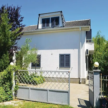 Pishat E Buta 28 Casa de Férias Golem (Tirana)