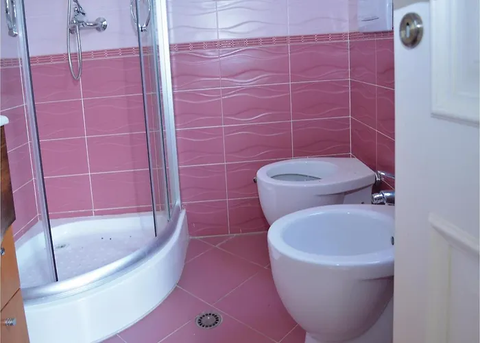 Pishat E Buta 28 Tatil Evi Golem (Tirana)
